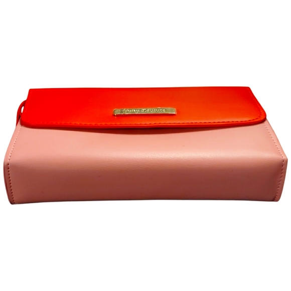 Juicy Couture Beauty Crossbody - Picture 7 of 7